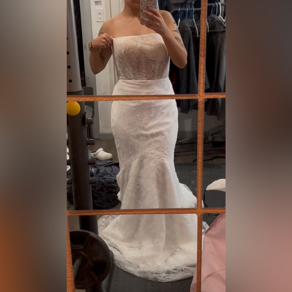 Vera Wang Mermaid style Wedding Dress